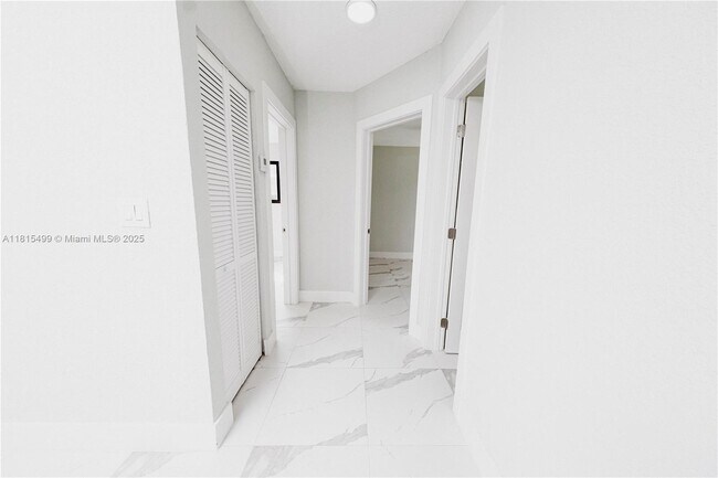 Building Photo - 1011 SW 25th Ave