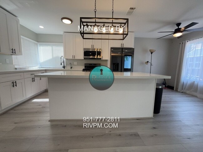 Building Photo - FOR RENT: BEAUTIFULLY RENOVATED 2 BEDROOM ...