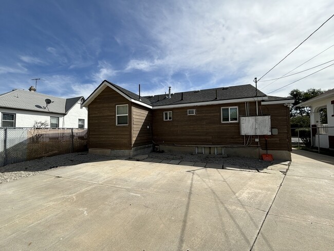 Building Photo - 119 E Leslie Ave