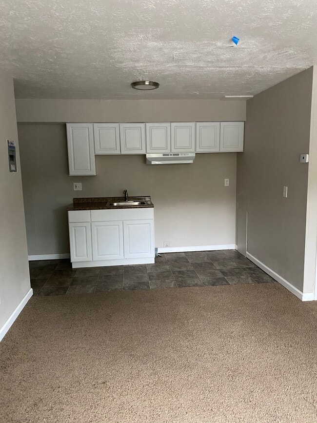 Primary Photo - Hampton Apartments