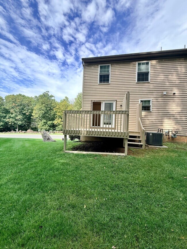 Building Photo - 601 Rockwood Dr