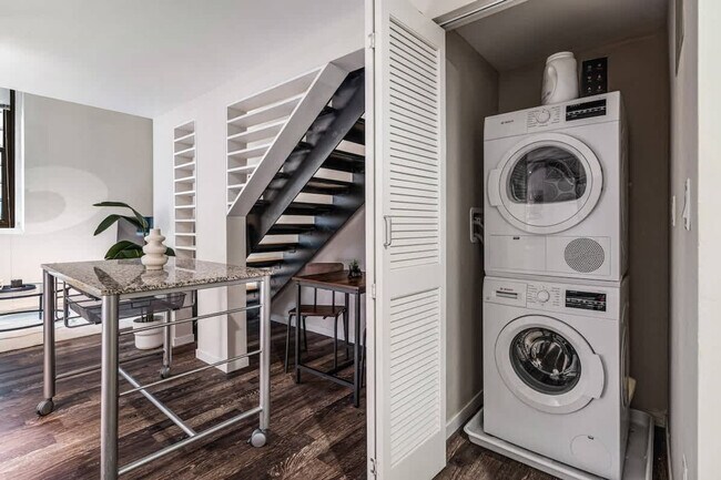 Building Photo - 309 Vine St