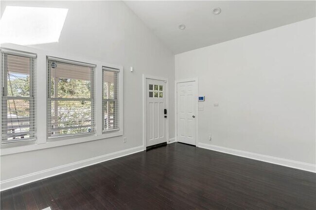 Building Photo - 954 Byron Dr SW