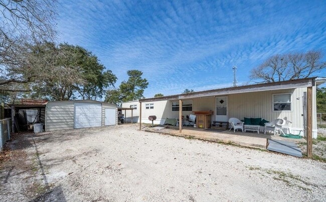 Building Photo - 351 Palm Dr