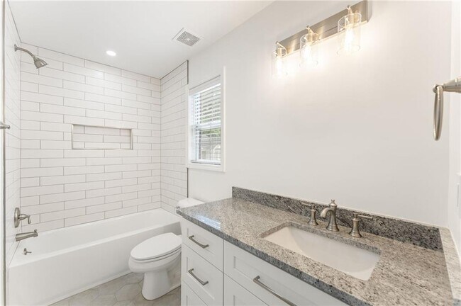 Building Photo - 2137 Berryhill Cir SE