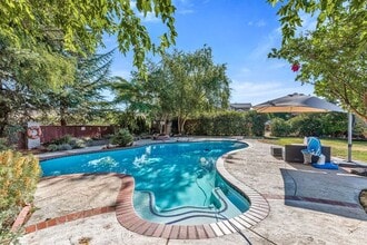 Building Photo - Beautiful Estate for Rent in Ashland