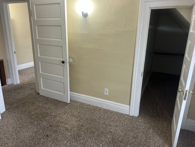 Building Photo - 3 Bedroom House