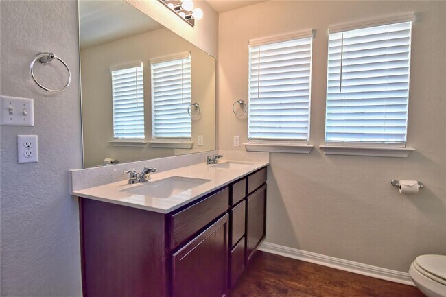 Building Photo - 317 Clearlake Dr
