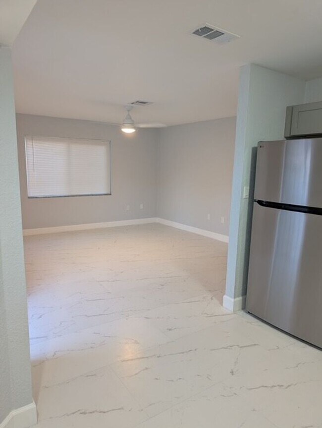Building Photo - Beautifully Remodeled West Bradenton Duplex – 2 Bedroom | 1 Bath