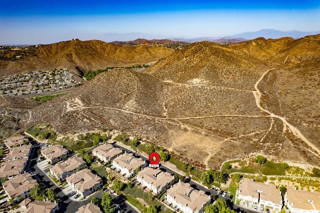 Building Photo - 2 bedroom Condo with an attached garage an...