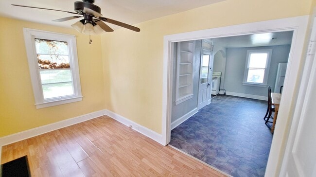 Building Photo - 3 Bed / 1 Bath Single Family Home