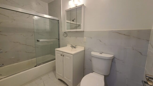 Building Photo - 100 Griffith St