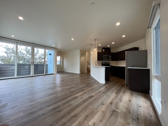 Building Photo - Modern 3BD/2.5BA in La Jolla! Private Doub...