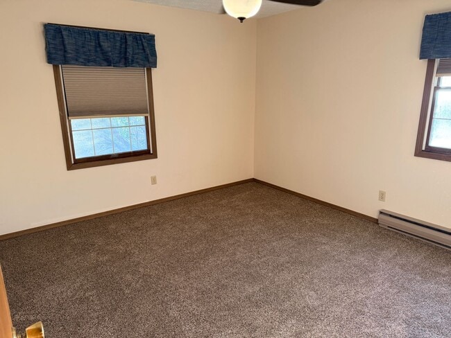 Building Photo - 806 Kentwood Dr