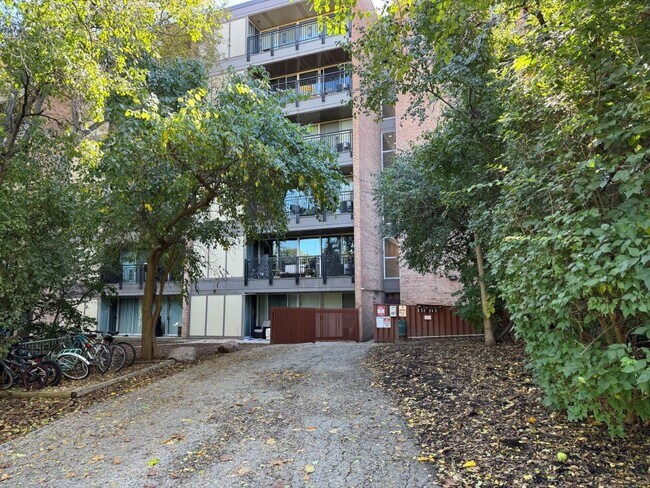 Building Photo - 5950 Oakwood Dr