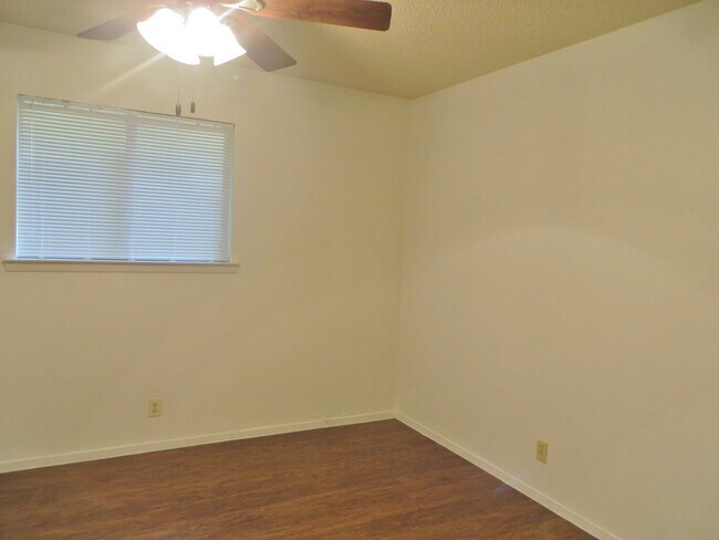 Building Photo - 2 Bedroom 2 Bathroom Georgetown Duplex