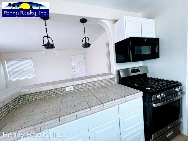 Building Photo - 1 br, 1 bath House - 4777 Santa Cruz Ave.
