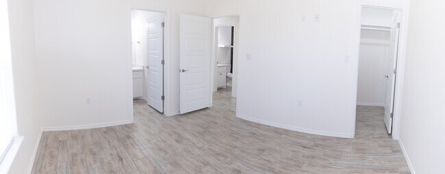 Building Photo - 2216 E Valley Cir