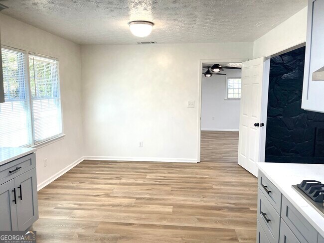 Building Photo - 165 Fieldstone Dr