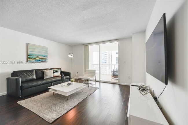 Building Photo - 1200 Brickell Bay Dr