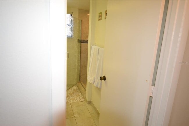 Building Photo - 336 Woodlake Wynde