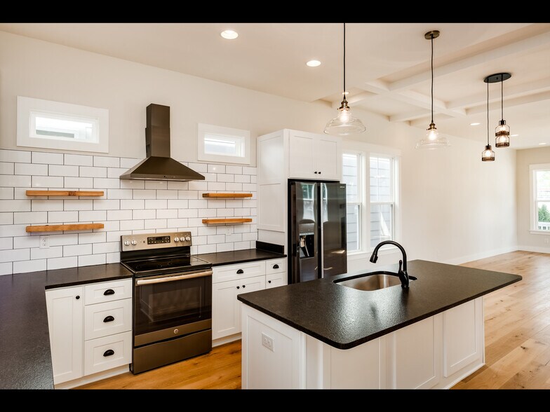 Building Photo - 1447 14th Ave S
