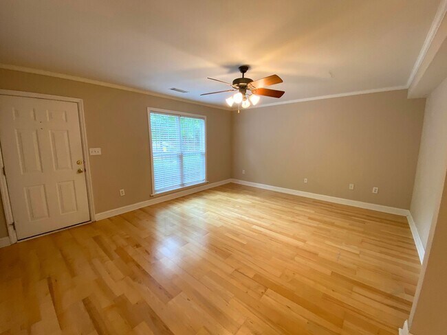 Building Photo - 1020 Trotters Walk