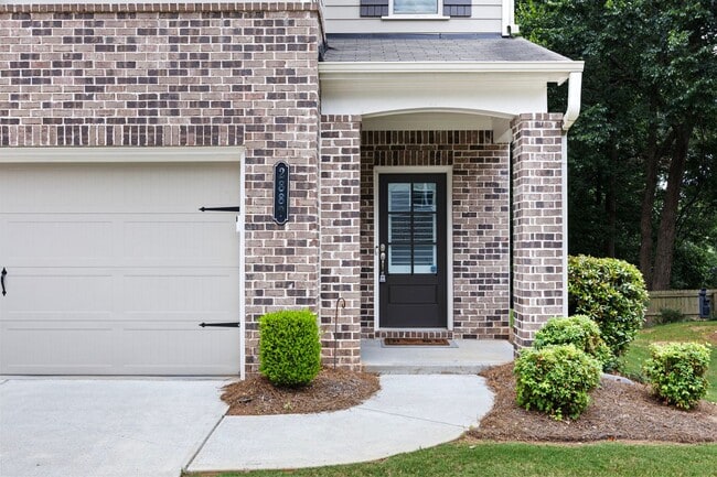 Building Photo - Stunning & Spacious Downtown Kennesaw Townhome 3 Bed 3.5 Bath w/2 Car Garage!
