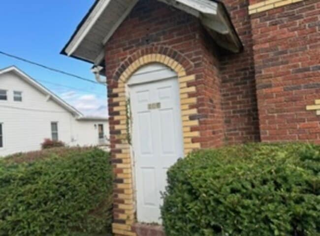 Building Photo - 406 North Main St