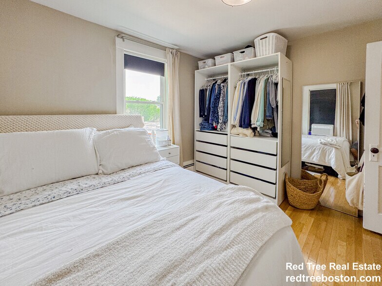 Building Photo - 21 Town Hill St