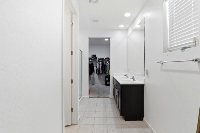 Building Photo - 6737 W Vly Vw Dr