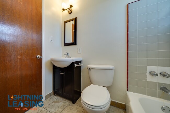 Building Photo - 6227 1/2 Craner Ave-6D