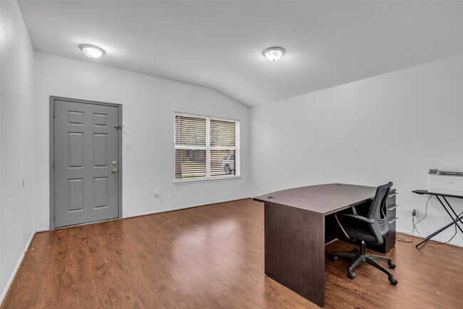 Building Photo - 9327 Delicado Dr