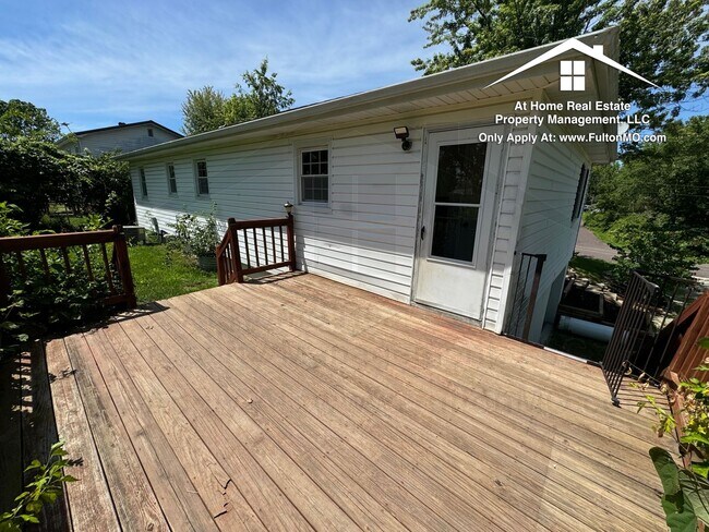 Building Photo - 1304 Bradley Ln