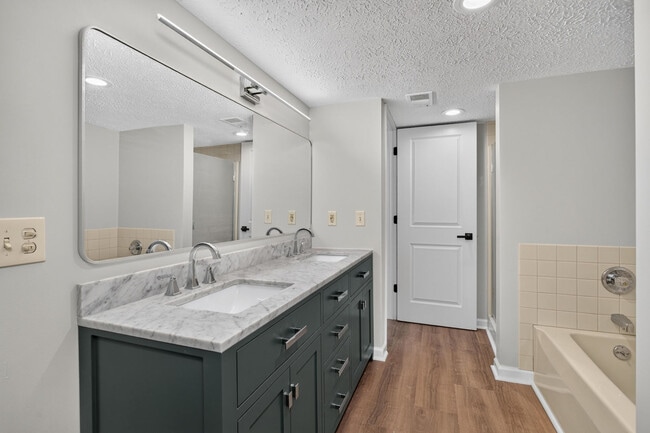 Building Photo - 4817 Torrey Pines Ct