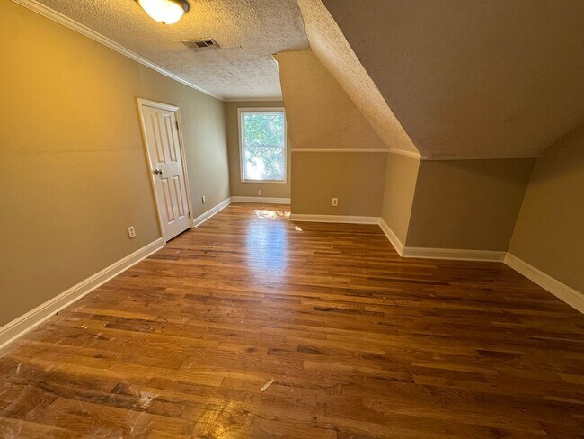 Building Photo - 1036 Park St