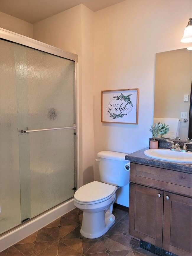 Building Photo - 2 Bedroom Townhome in Beautiful Poulsbo Place