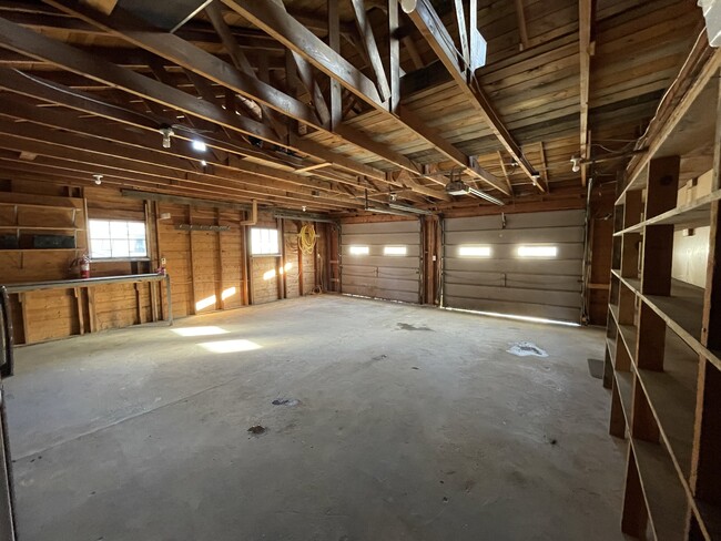 Building Photo - 595 S Hofstetter St