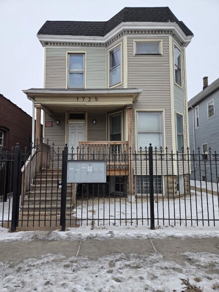 Building Photo - 1725 N Cicero Ave