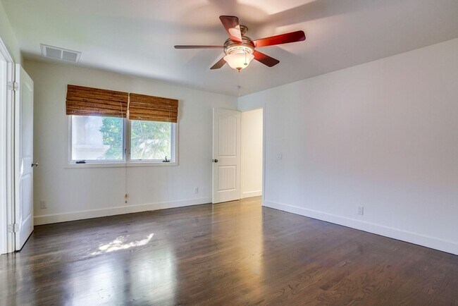 Building Photo - Beautiful 4 Bed/4 Bath Family Home w/pool - Upcoming and available in April!