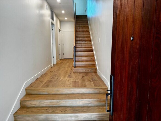 Building Photo - Luxury in the Heart of Huntsville
