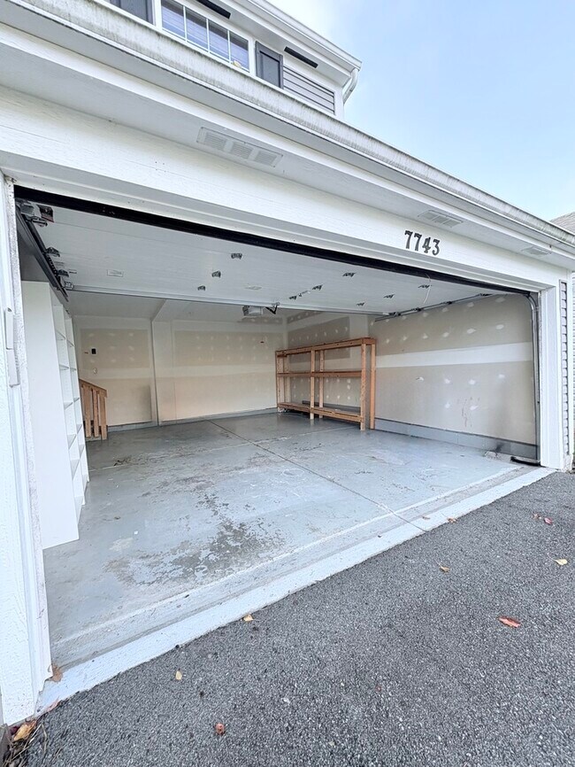 Building Photo - 4BR w/ Deck Near Blacklick Woods