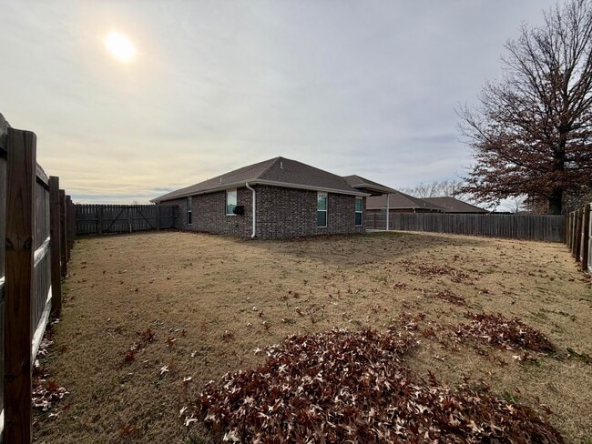 Building Photo - 2108 Birdie Ln