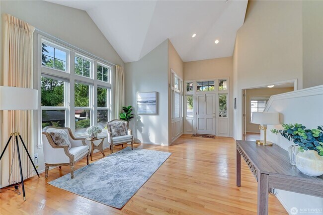 Building Photo - ? Stunning 4BR/3.5BA Home in Lake Forest P...