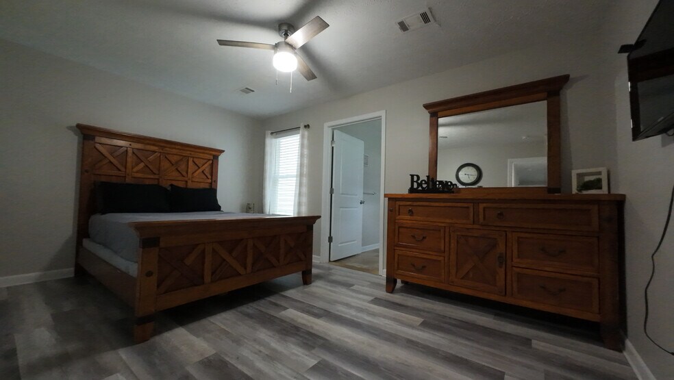 Building Photo - Room in Duplex on New Dawn Ct