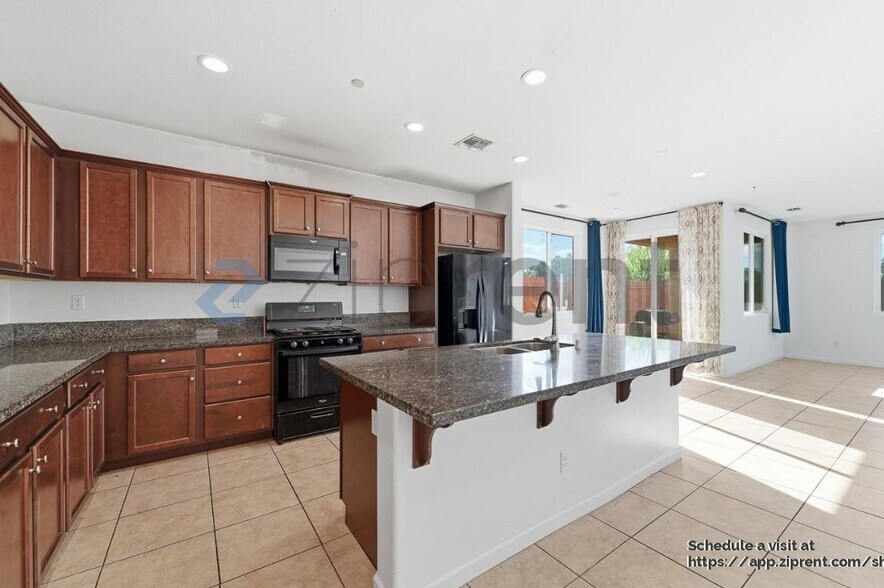 Building Photo - 4607 N Casey Ave