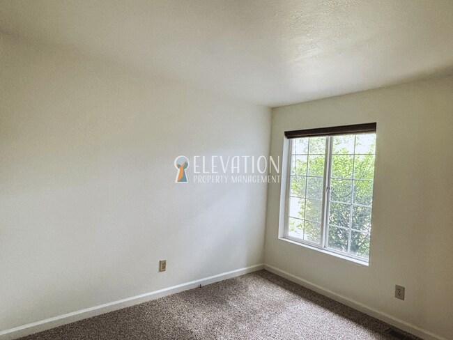 Building Photo - 61875 Avonlea Cir