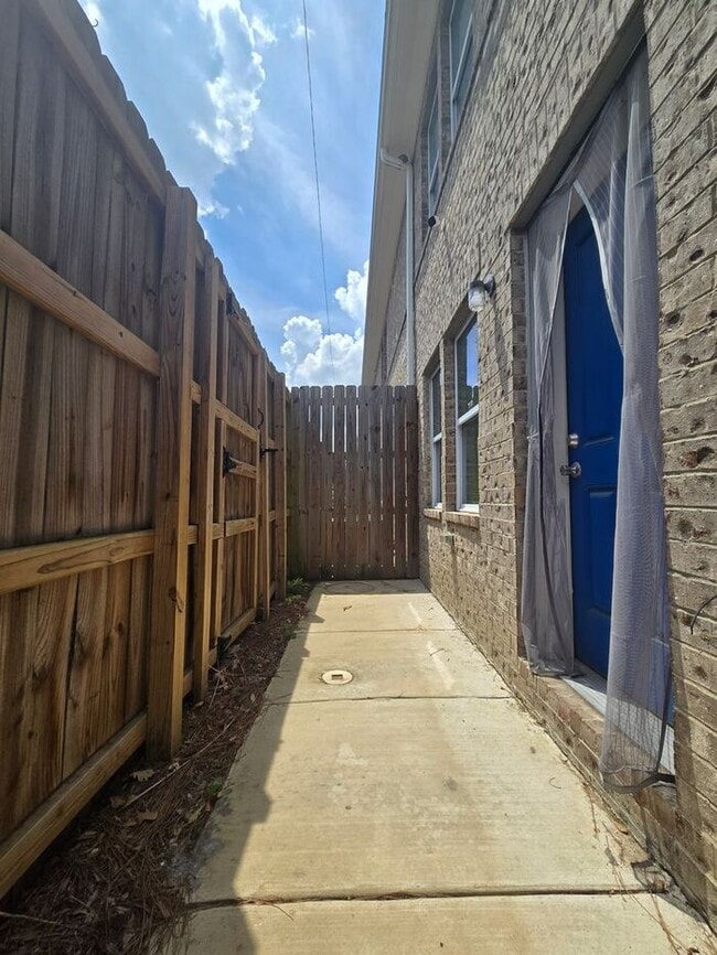 Building Photo - Live Steps from the Highland Strip — Share...