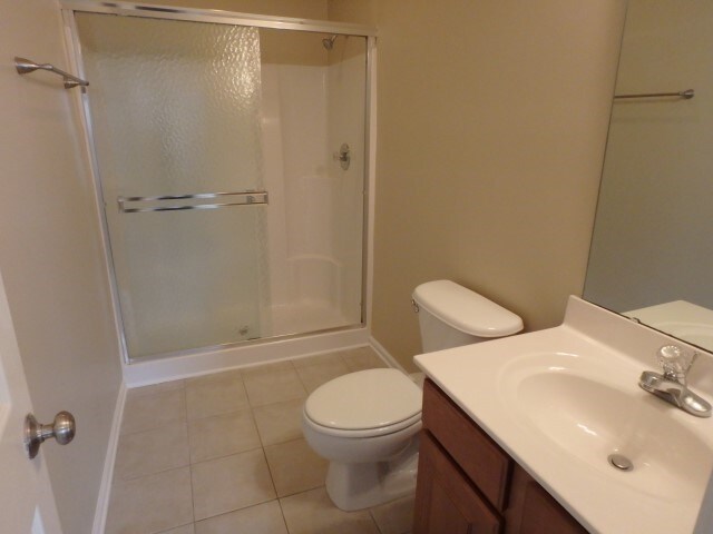 Building Photo - 121 Hampton Lake Dr