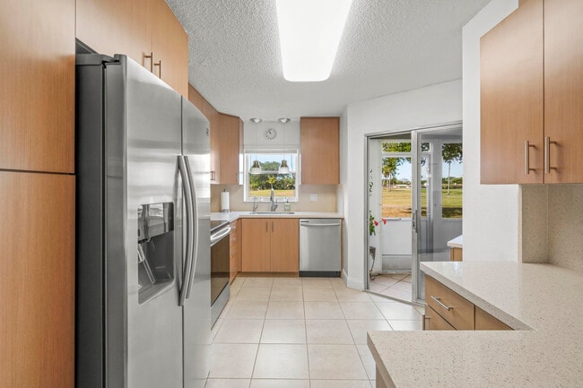 Building Photo - 3871 Via Poinciana